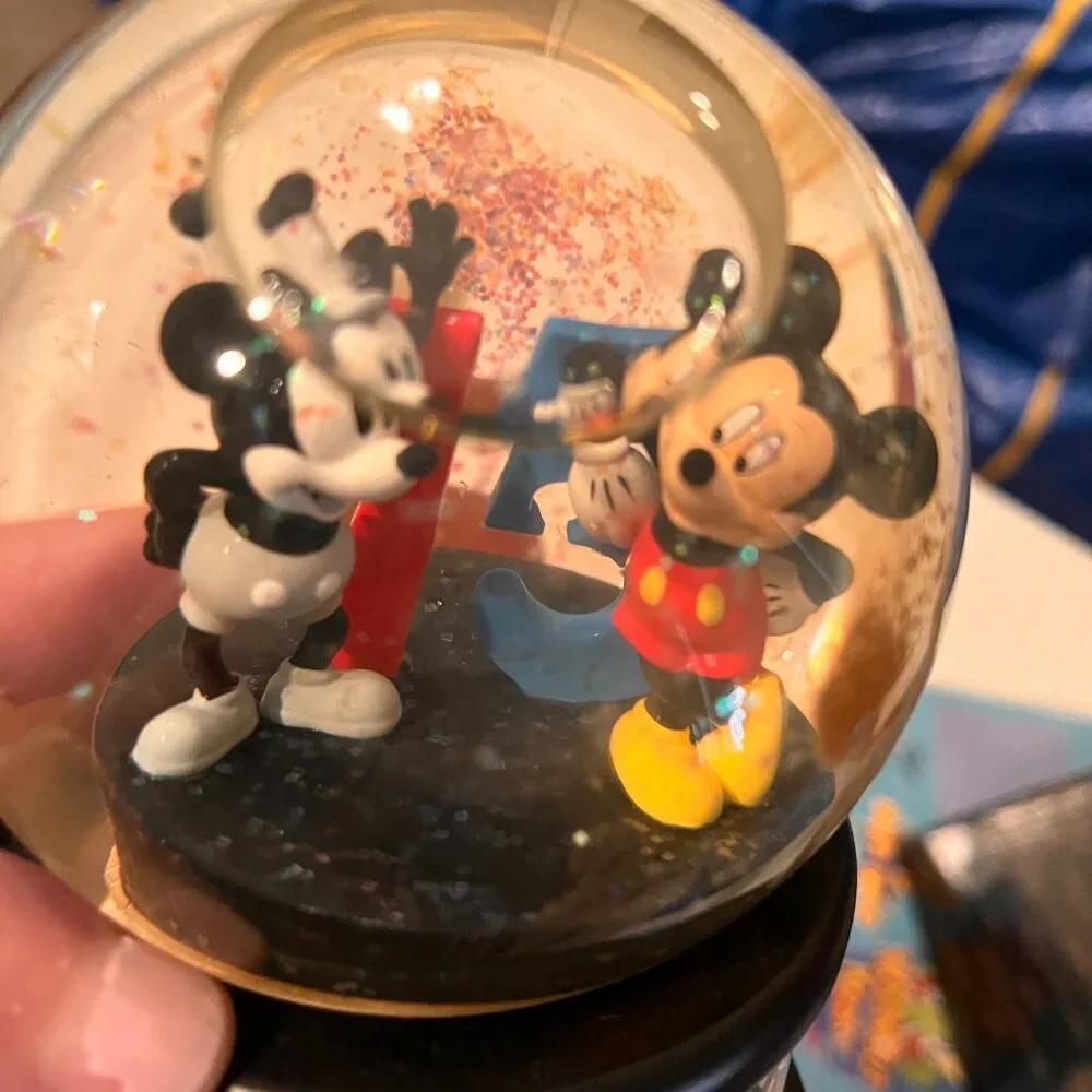 Disney 75th Anniversary‎ Musical Snow Globe  (k/x)